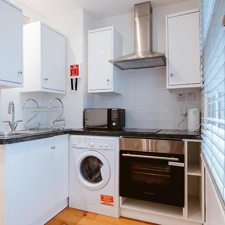 Your Lovely Studio Flat- West3 London Bagian luar foto