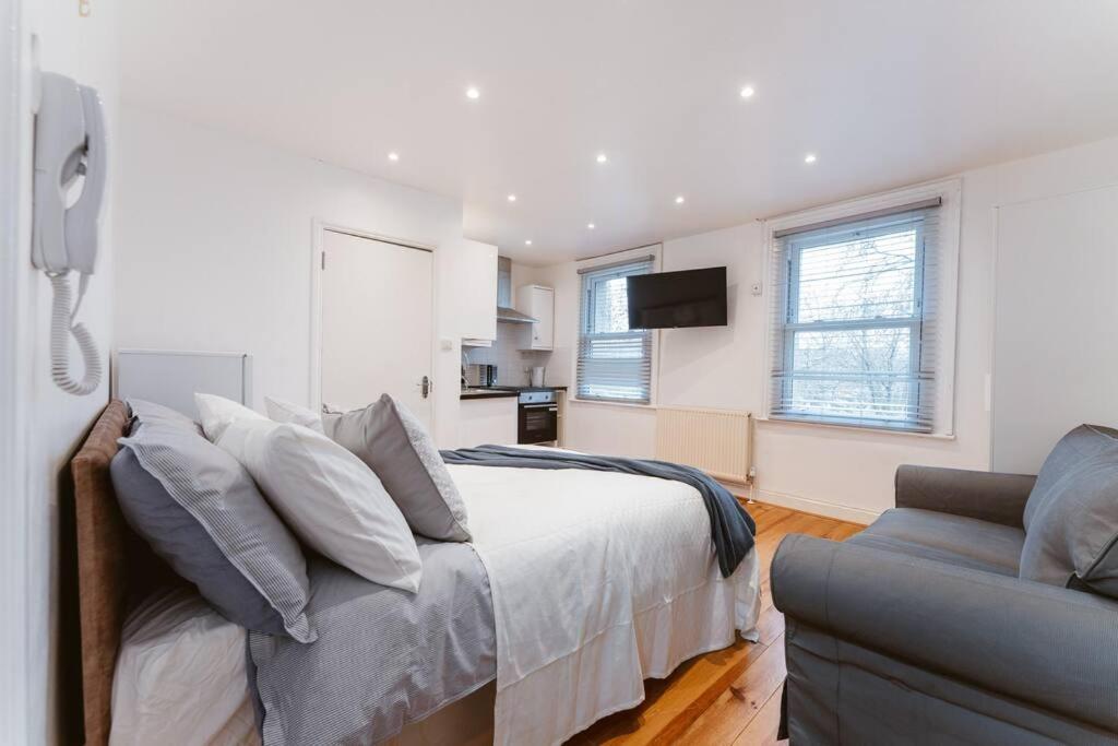 Your Lovely Studio Flat- West3 London Bagian luar foto