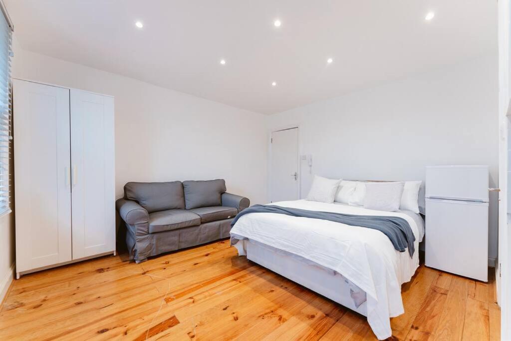 Your Lovely Studio Flat- West3 London Bagian luar foto