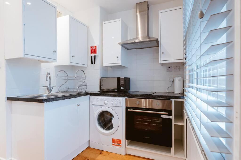 Your Lovely Studio Flat- West3 London Bagian luar foto
