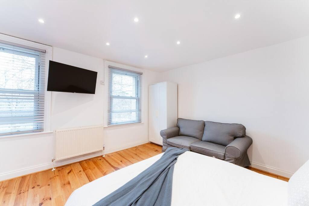 Your Lovely Studio Flat- West3 London Bagian luar foto